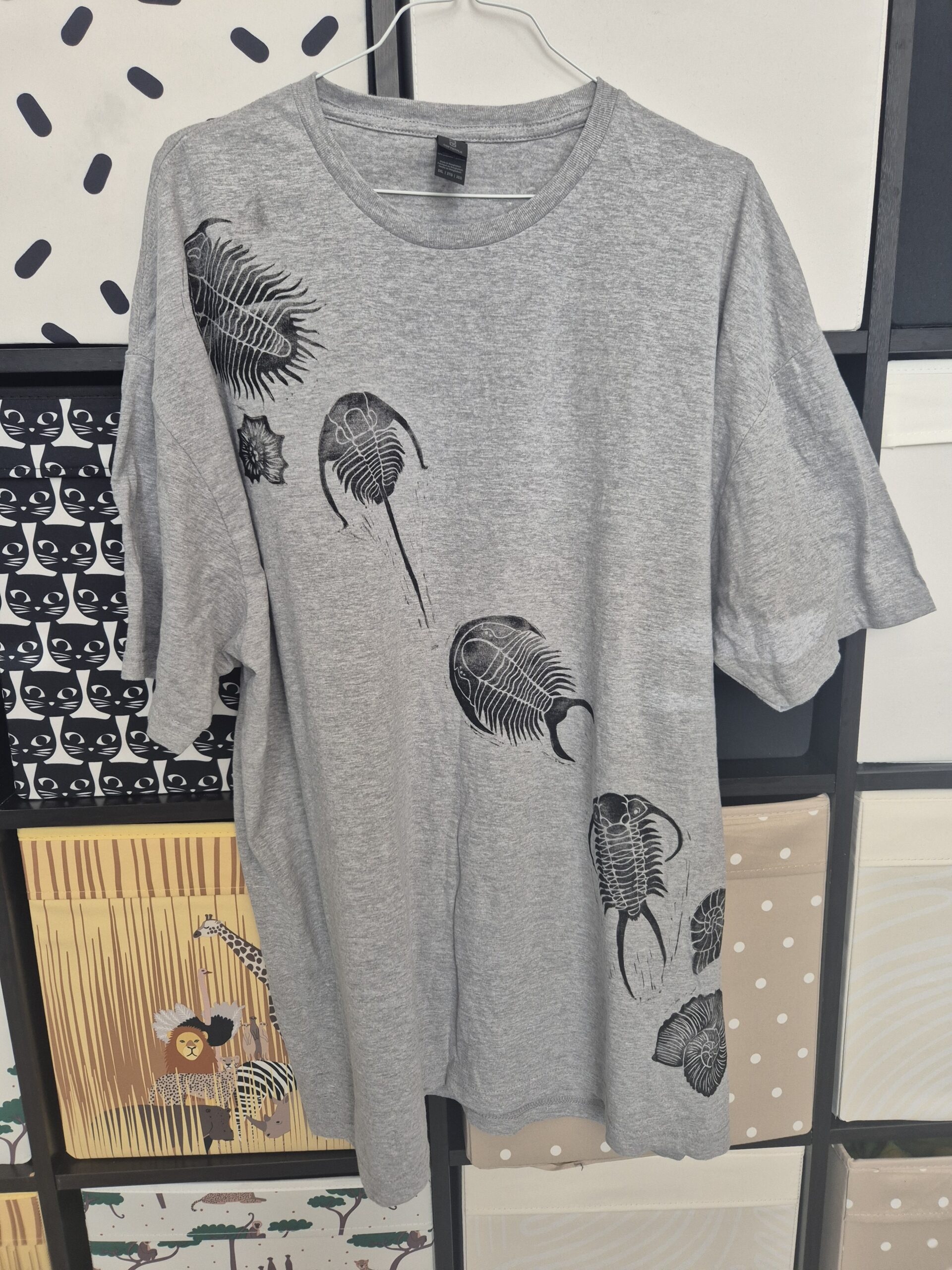 Grey Trilobite Upcycled T-Shirt – Size 2X-Large
