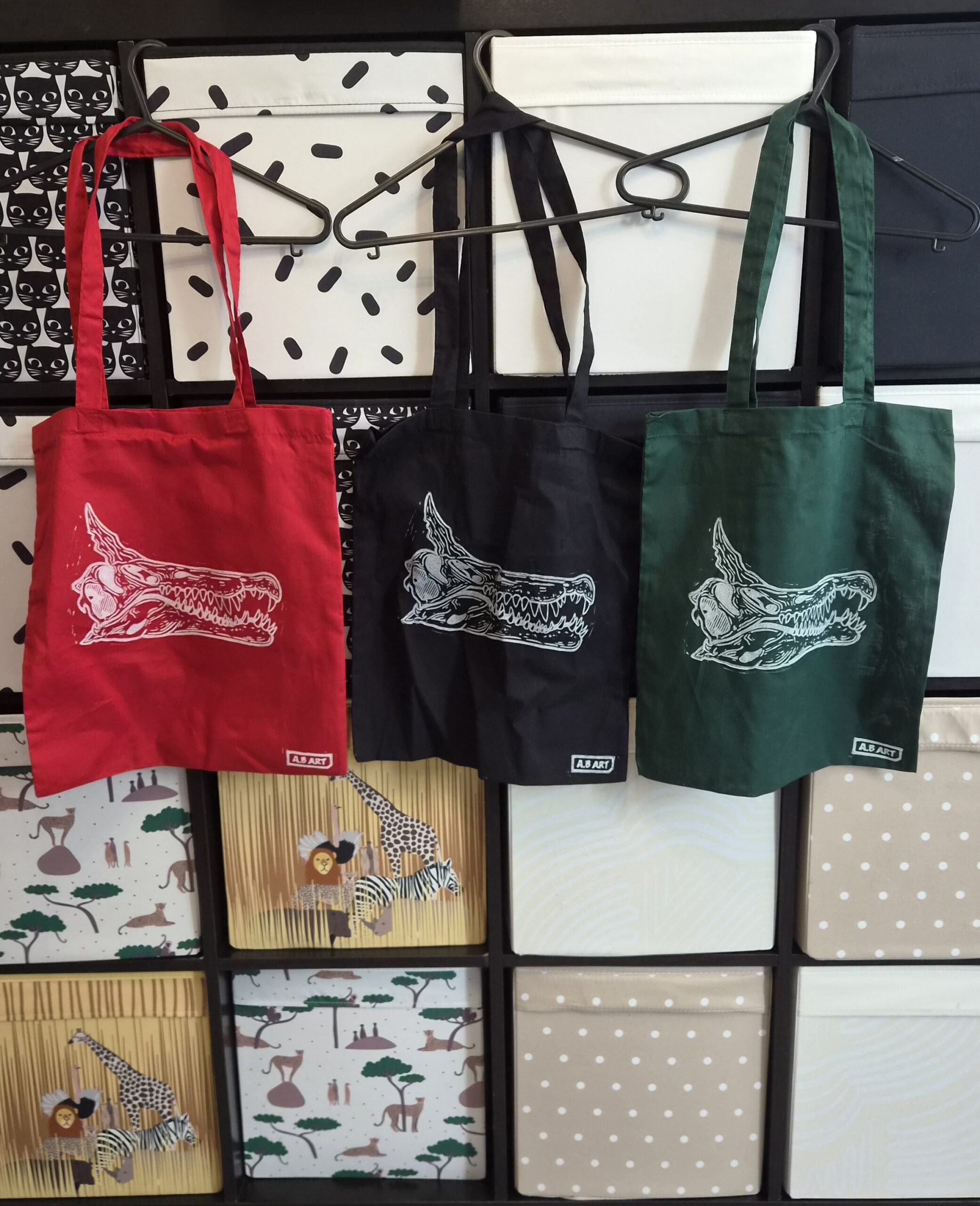 Spinosaurus Mirabilis Tote Bag – Red, Green, Black
